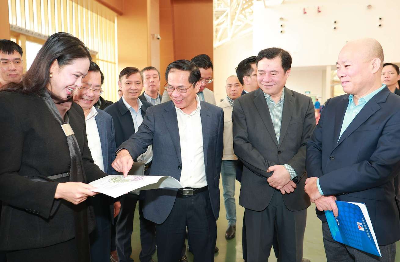 Phó Thủ tướng Chính phủ Bùi Thanh Sơn đi kiểm tra thực địa công tác chuẩn bị cho Hội chợ mùa Xuân 2026 tại Trung tâm Triển lãm Việt Nam. Ảnh: BTC
