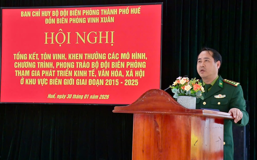 Đại tá Lê Hồng Tuyên, Phó Chính ủy Ban Chỉ huy Bộ đội Biên phòng TP Huế dự và phát biểu chỉ đạo. Ảnh: Võ Tiến