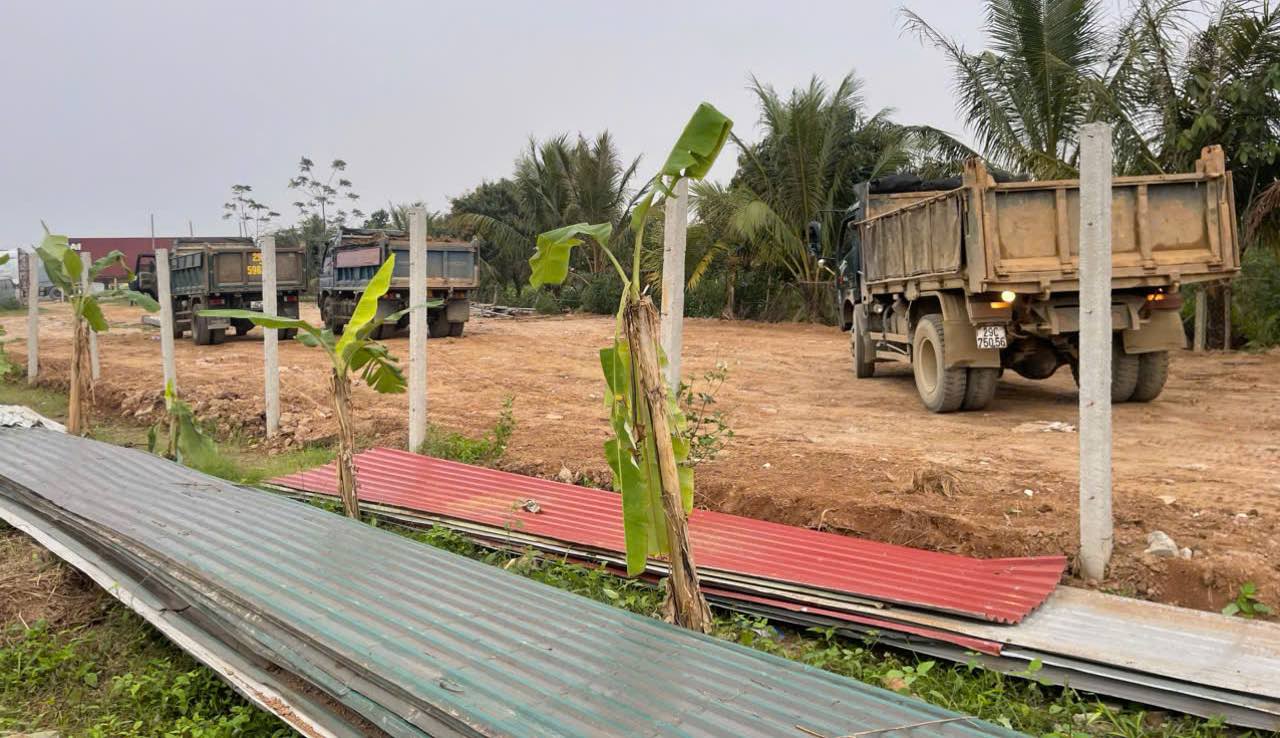 Xã Kiều Phú ra quân cưỡng chế công trình xây dựng trái phép trên đất nông nghiệp. Ảnh: UBND xã Kiều Phú