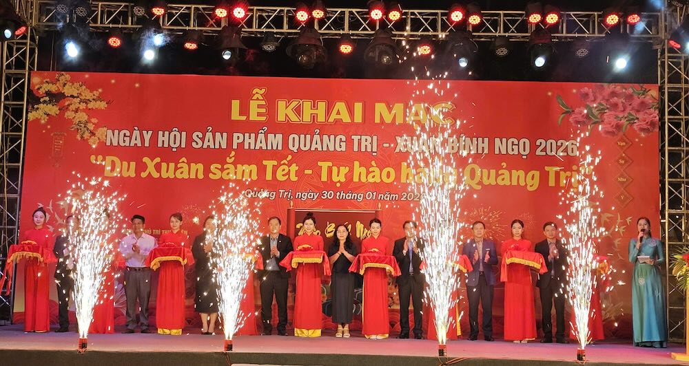 Ngày hội sản phẩm Quảng Trị - Xuân Bính Ngọ 2026 với chủ đề “Du xuân sắm Tết - Tự hào hàng Quảng Trị” chính thức khai mạc. Ảnh: Hưng Thơ