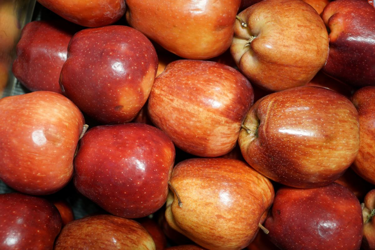 Apples served with peanut butter are a snack that helps reduce belly fat. Photo: Thanh Thanh