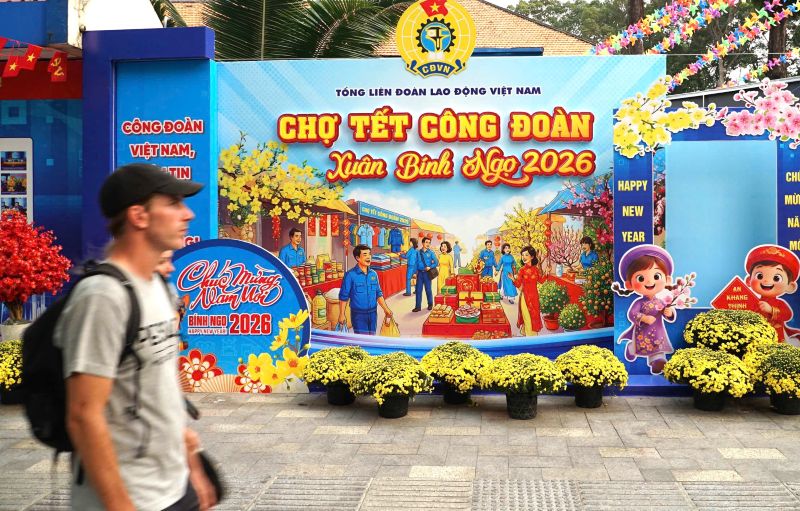 The Trade Union Tet Market - Spring 2026 organized by the Vietnam General Confederation of Labour officially opened this morning in Ho Chi Minh City. Photo: Anh Tu