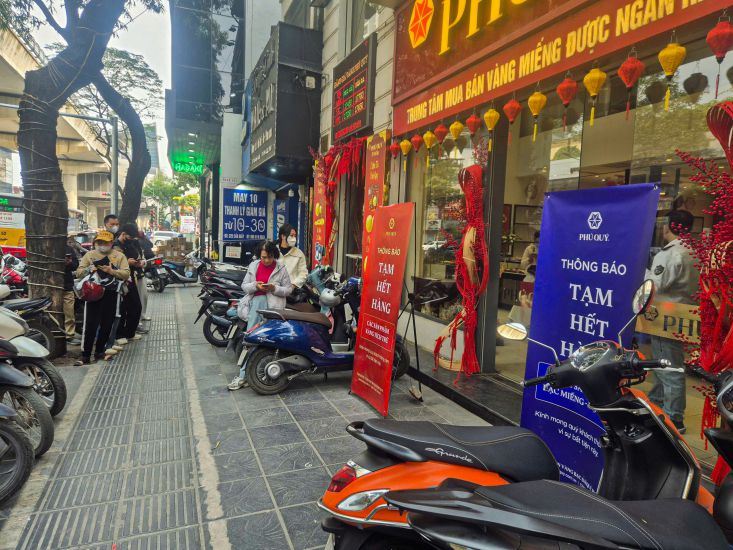 A gold, silver and gemstone business store in Hanoi. Photo: Phan Anh