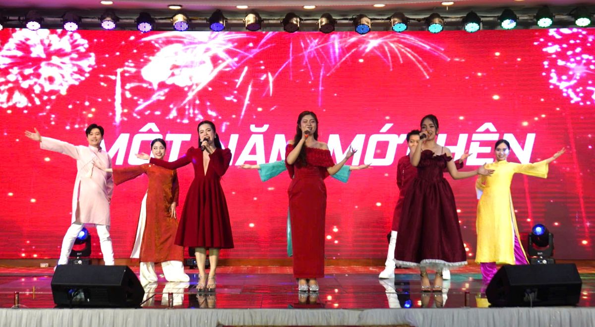 Những tiết mục văn nghệ mang đầy âm hưởng mùa xuân tại chương trình Tết Sum vầy. Ảnh: Mai Dung