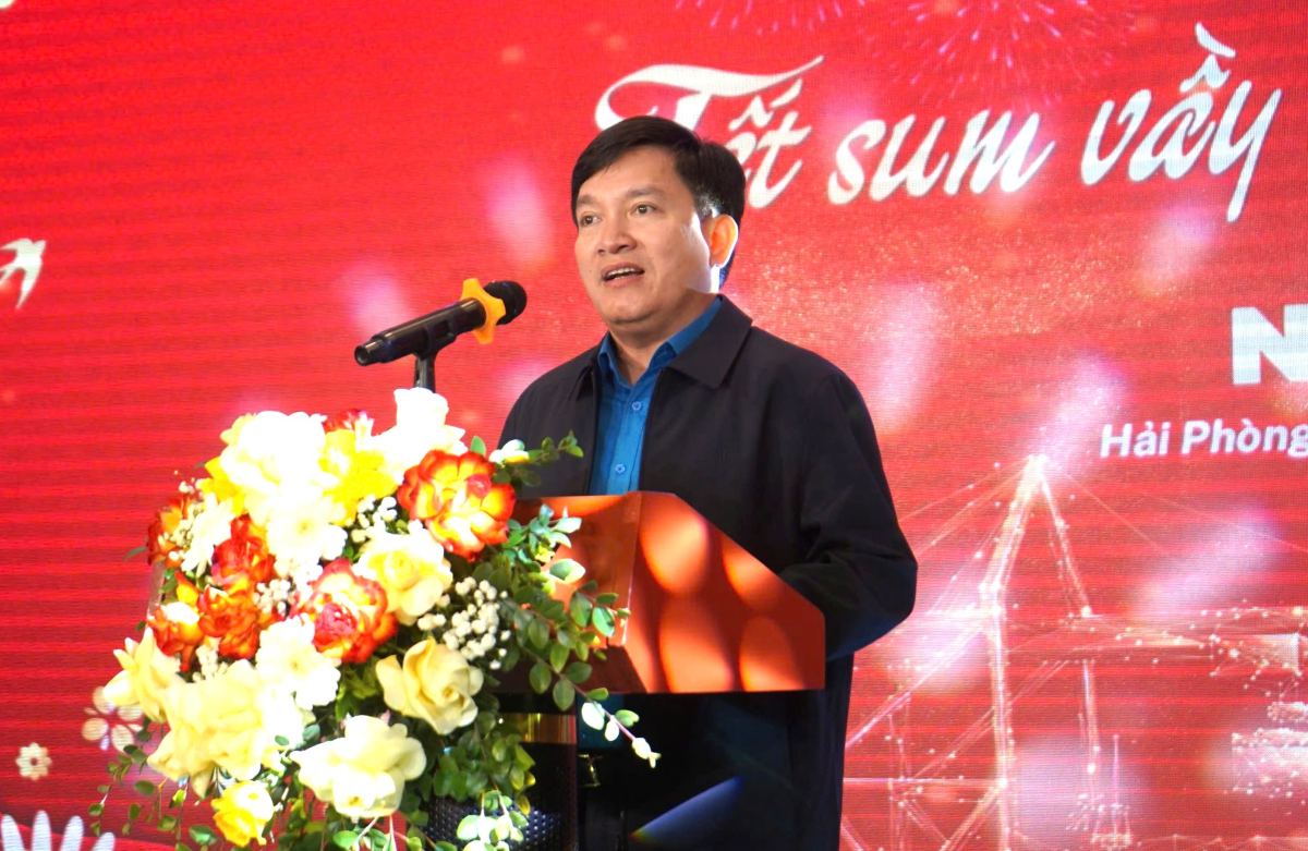 Phó Chủ tịch Tổng LĐLĐ Việt Nam Nguyễn Xuân Hùng dự và phát biểu chỉ đạo tại chương trình. Ảnh: Mai Dung