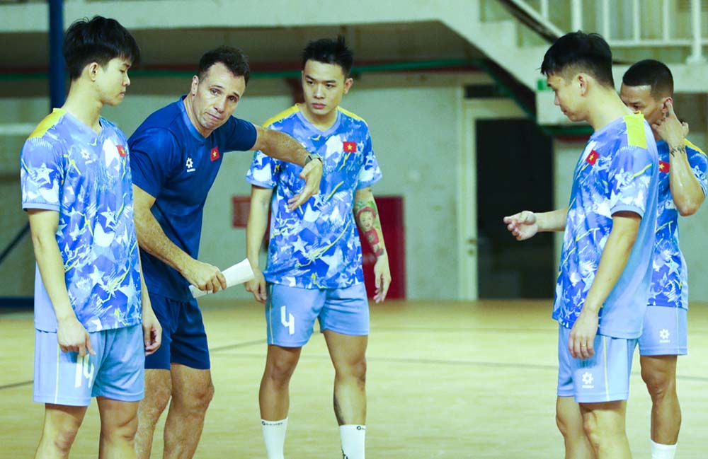 Vietnam futsal team completes preparations for the match against Thailand futsal team. Photo: VFF