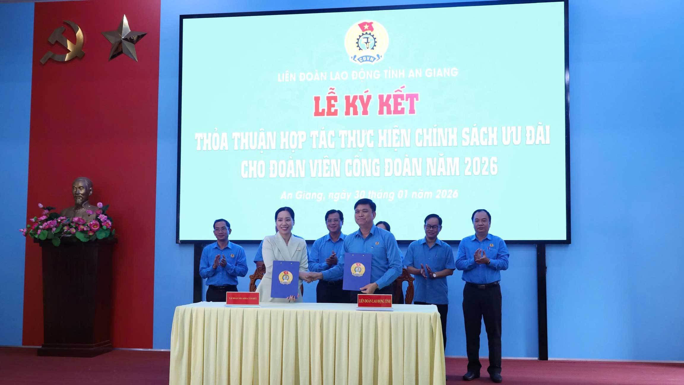 Bà Trần Thị Trúc Phương – Giám đốc Điều hành tỉnh An Giang, Công ty Cổ phần Tập đoàn Nha khoa Sài Gòn Tâm Đức. Ảnh: LĐLĐ tỉnh An Giang