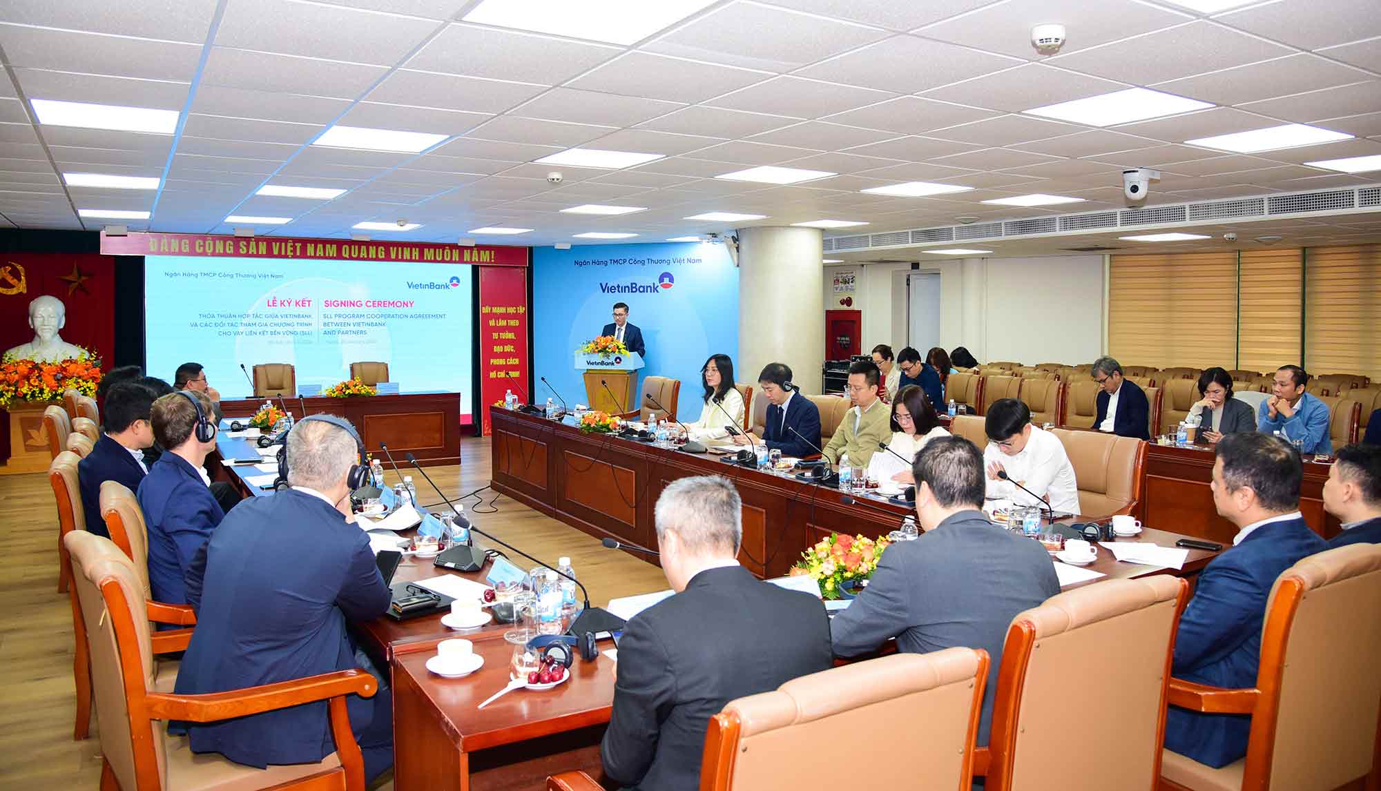 Việc ký kết hợp tác với các đối tác là bước mở đầu cho lộ trình triển khai cấu trúc SLL tại VietinBank. Ảnh: VietinBank