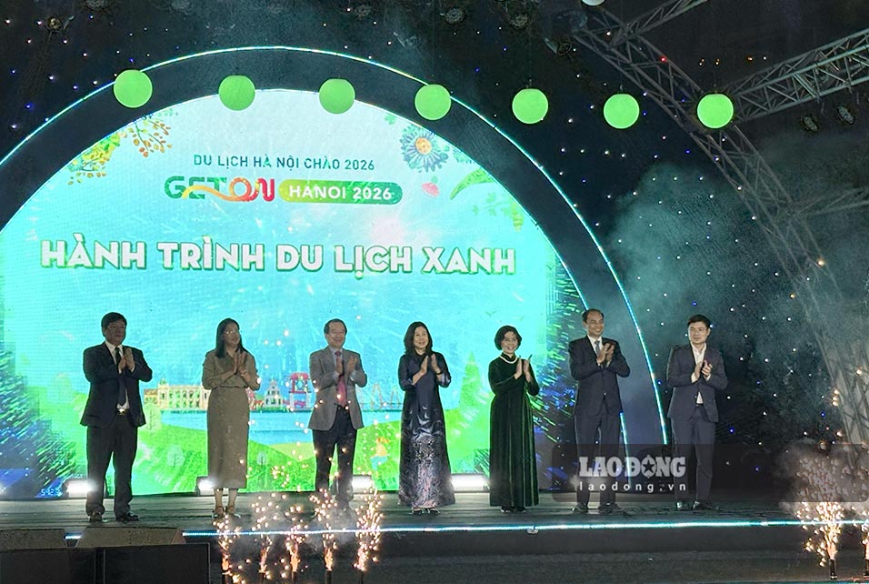 Các đại biểu thực hiện nghi thức khai mạc chương trình Các đại biểu thực hiện nghi thức khai mạc chương trình. Ảnh: Ý Yên