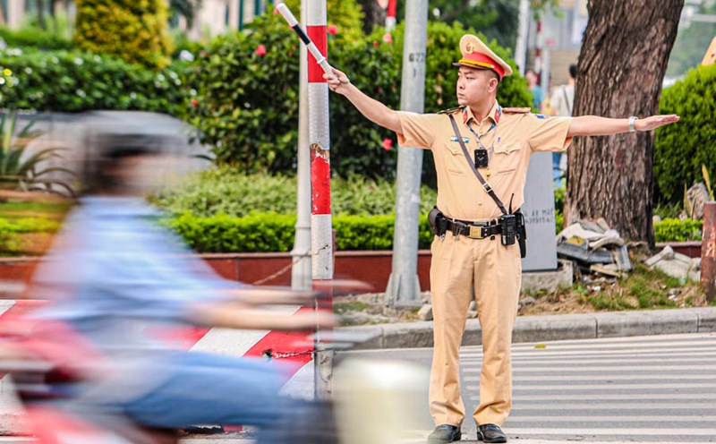 Hanoi temporarily bans roads and diverts traffic on many central streets around the August Revolution Square area (Cua Nam ward) to serve the "Light Concert - New Year 2026" Program. Photo: To The