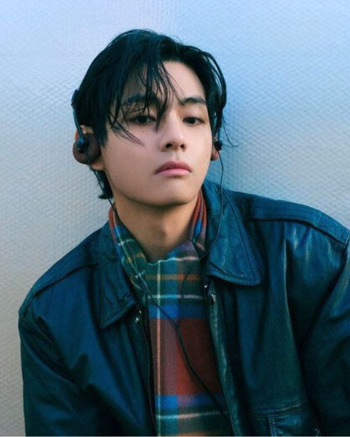 V chuẩn bị tái xuất cùng nhóm BTS. Ảnh: Lotte