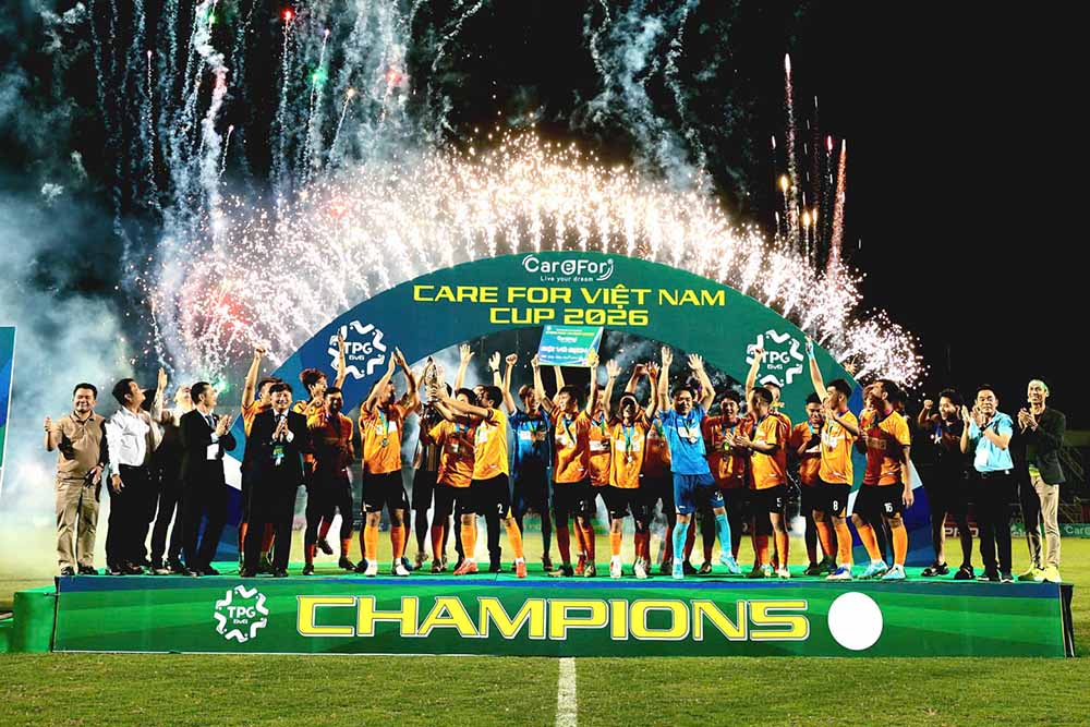 The Four Heroes Football Tournament - Care For Vietnam Cup 2026 closed with the championship of OCB HCM. Photo: Tan Tho