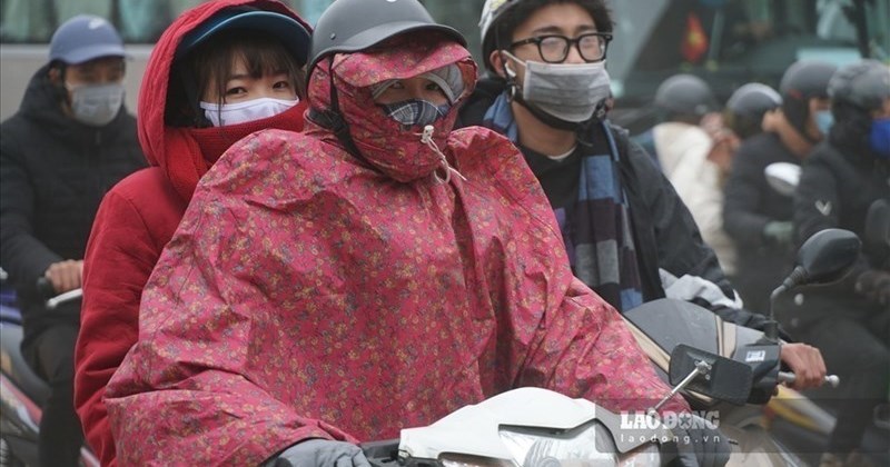 비 내리는 도심과 한기 이미지