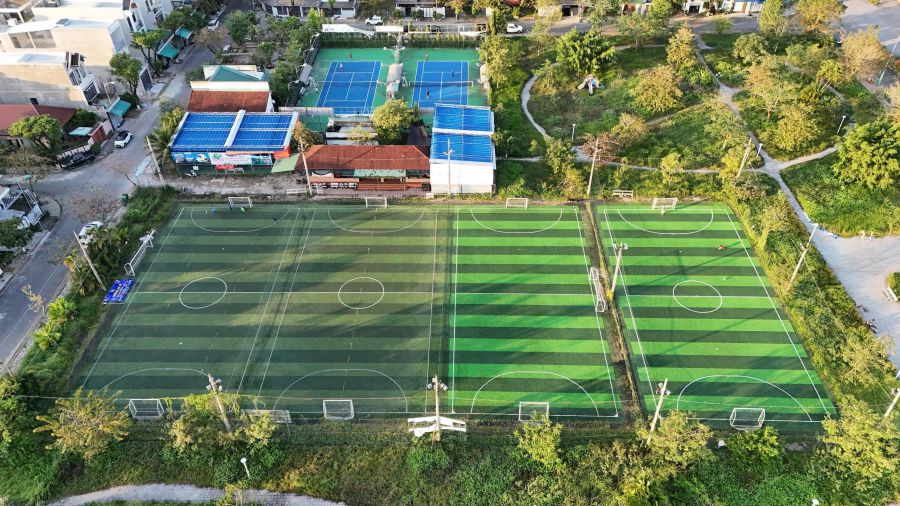 Công ty CP Phát triển Bất động sản Phát Đạt ngang nhiên xây dựng bốn sân bóng mini, sân tennis, sân pickleball… và khai thác suốt nhiều năm qua. Ảnh: Viên Nguyễn