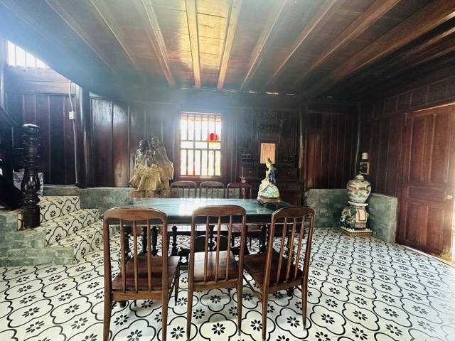 Kiến trúc cổ điển bên trong dinh thự.