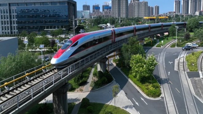 The high-speed railway project aims to help Vietnamese businesses rise to master technology. Photo: VGP