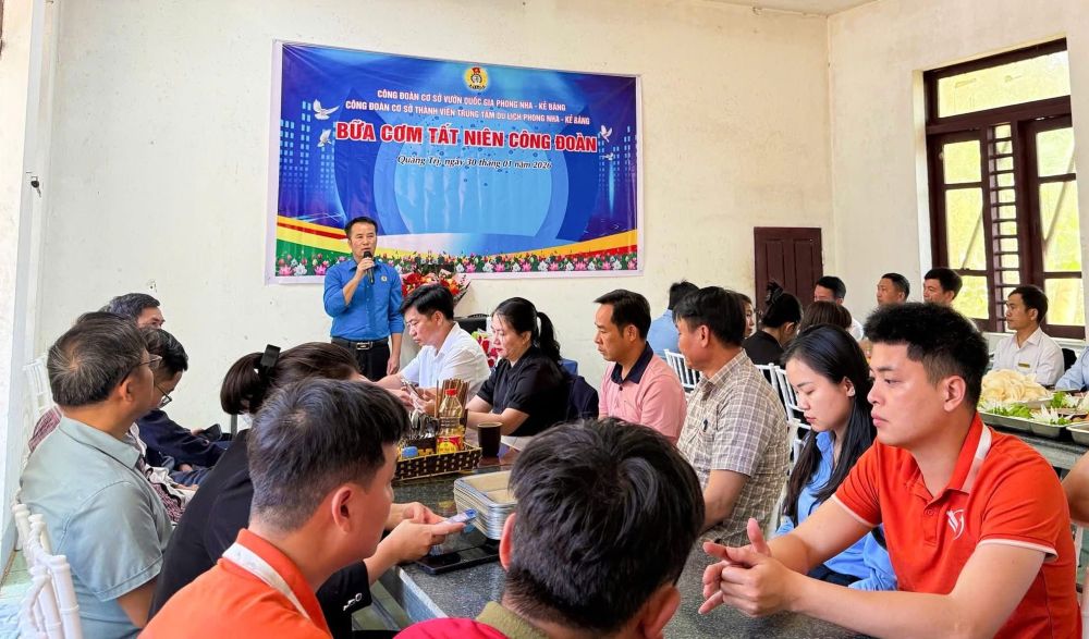 The Trade Union's year-end meal brings a atmosphere of reunion, uniting union members and workers before the Binh Ngo Lunar New Year 2026. Photo: Quang Tri Trade Union
