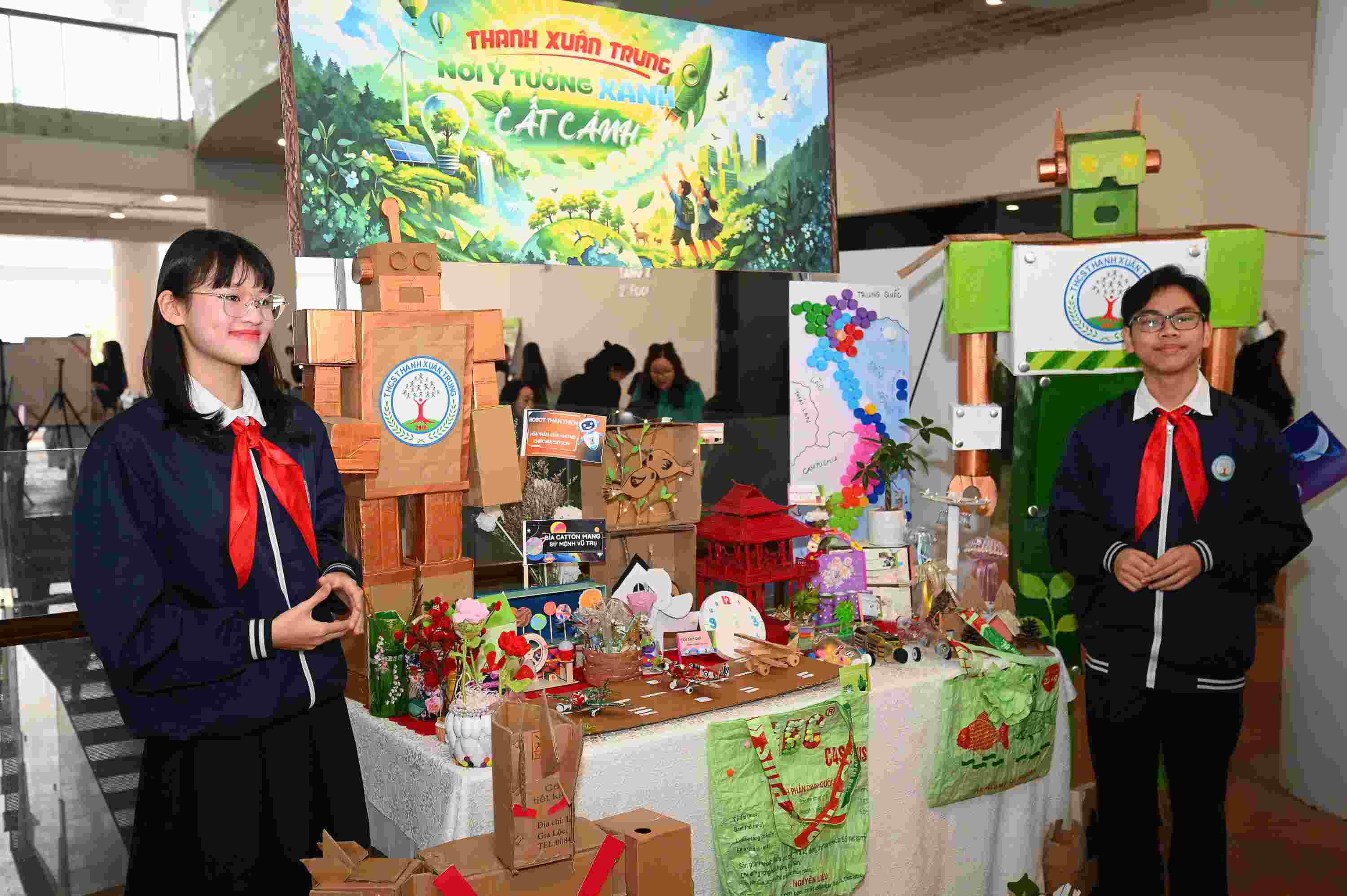 Waste is recycled into useful items. Photo: Khuong Trung