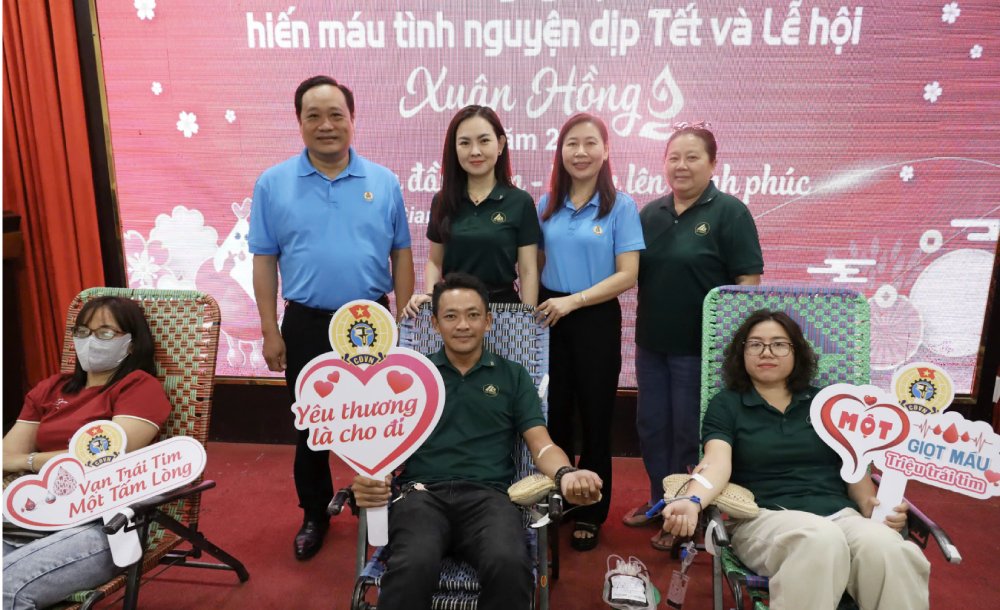 Đoàn viên, người lao động tích cực hưởng ứng hiến máu tình nguyện. Ảnh: CĐCS Công ty
