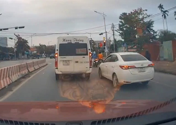 Images of traffic safety and order violations reflected by the people. Photo: Traffic Police Department of Hai Phong Police