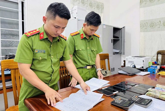 Khởi tố nhóm đối tượng tổ chức đánh bạc qua mạng ở Đắk Lắk