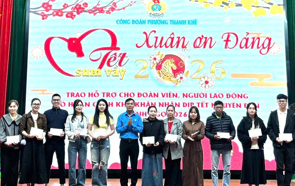 Thanh Khe Ward Trade Union, Da Nang organizes the program "Tet reunion, Spring gratitude to the Party". Photo: Thanh Khe Trade Union.