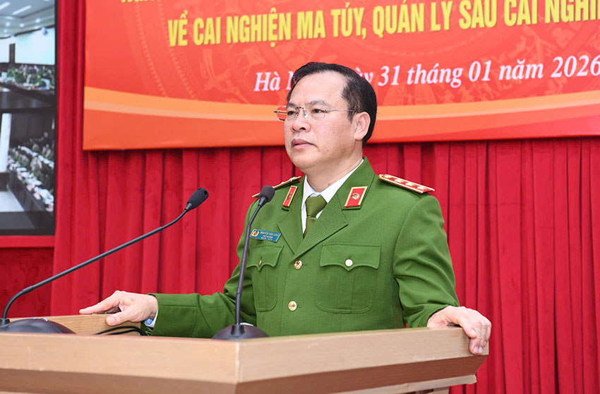 グエン・ヴァン・ロン次官は、麻薬に関して地域が複雑になっている責任者を処分するよう指示しました。写真:H.ハ