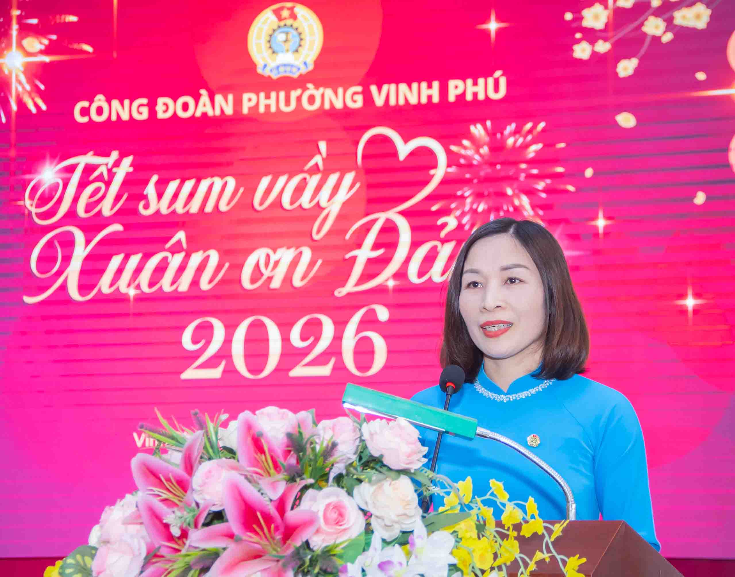 Bà Trần Lệ Thi - Chủ tịch Công đoàn phường Vinh Phú phát biểu tại chương trình. Ảnh: Duy Chương