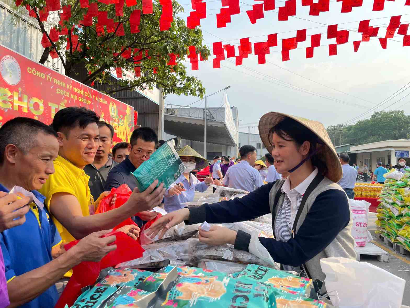 Có khoảng 1.500 lao động được thụ hưởng. Ảnh: Đình Trọng