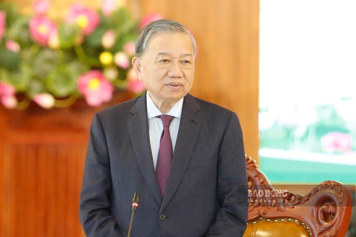General Secretary To Lam speaks at a working session with leaders of Dien Bien province. Photo: Quang Dat