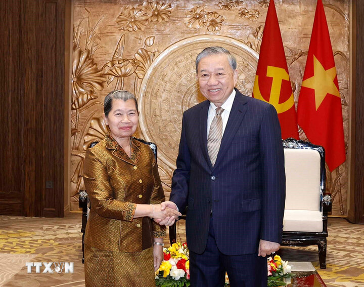 General Secretary To Lam receives Ms. Men Sam An - Vice President of the Cambodian People's Party (CPP), representing CPP Chairman Hun Sen, to congratulate the success of the 14th National Congress of the Communist Party of Vietnam on the afternoon of January 26. Photo: VNA