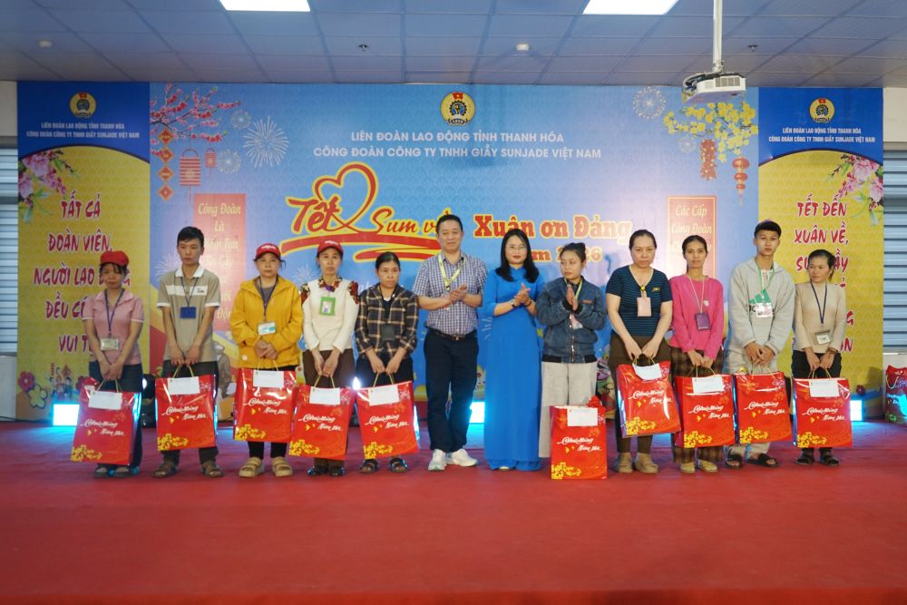 Đại diện lãnh đạo LĐLĐ tỉnh Thanh Hóa, Công ty