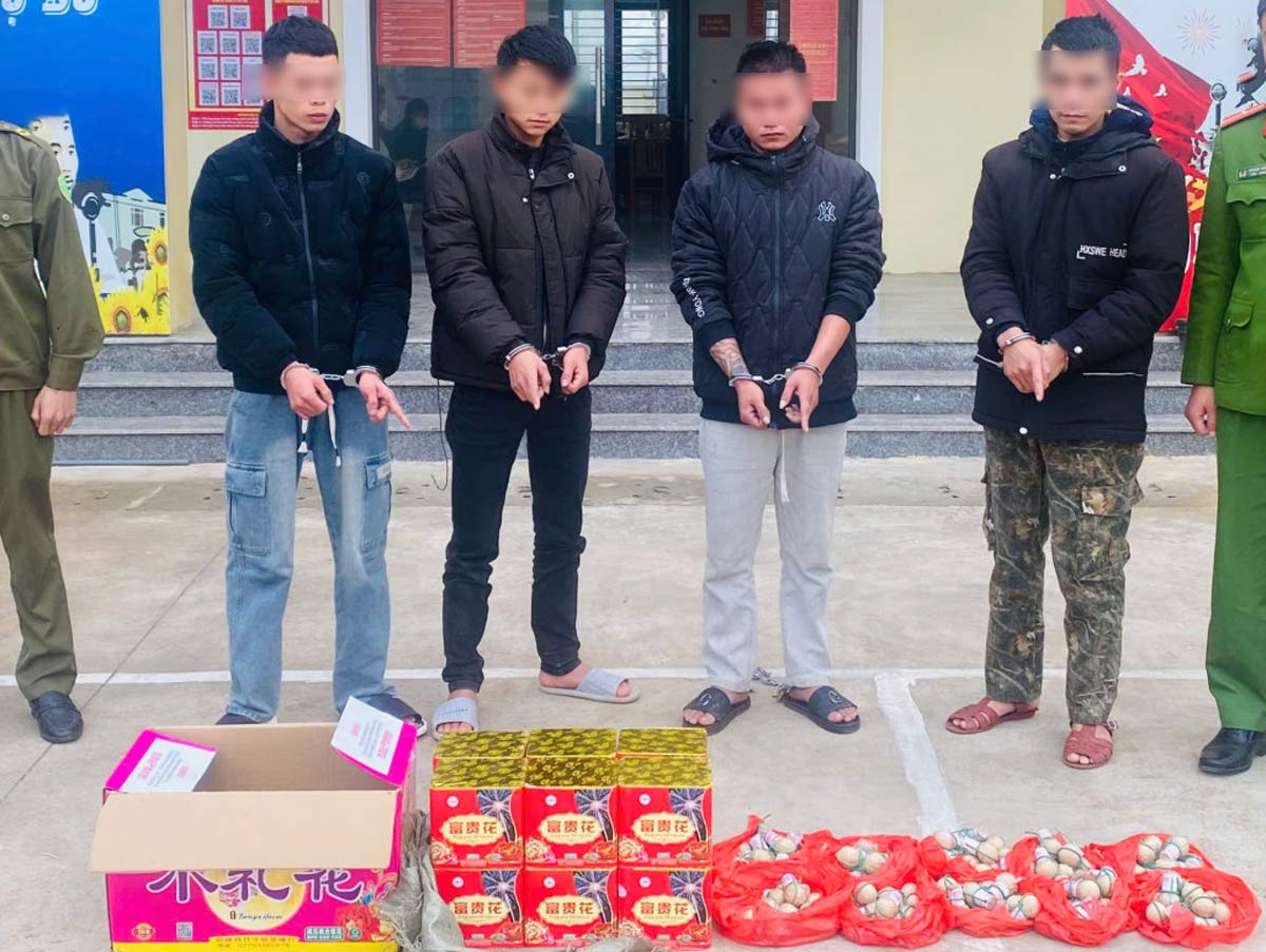Triệt phá vụ buôn bán, vận chuyển pháo lậu tại xã Quảng Đức, tạm giữ 4 đối tượng. Ảnh: Công an Quảng Ninh