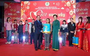 Aleron Vietnam Shoe Company Trade Union organizes "Tet Sum vay" for workers