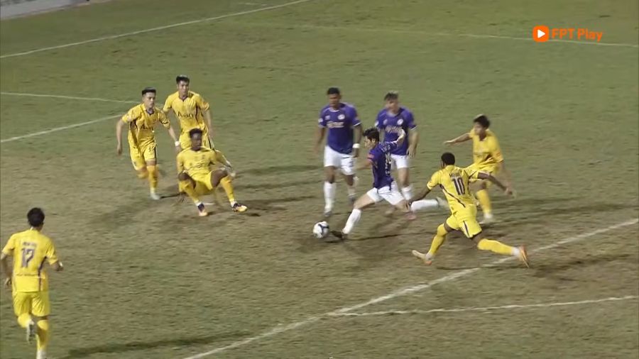 Hanoi FC wins 3-1 against Song Lam Nghe An. Photo cut from video