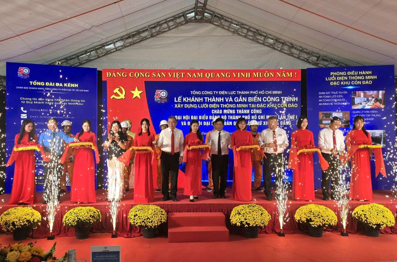 HCMC leaders and EVNHCMC perform the inauguration ceremony of the smart grid in Con Dao. Photo: Nam Duong