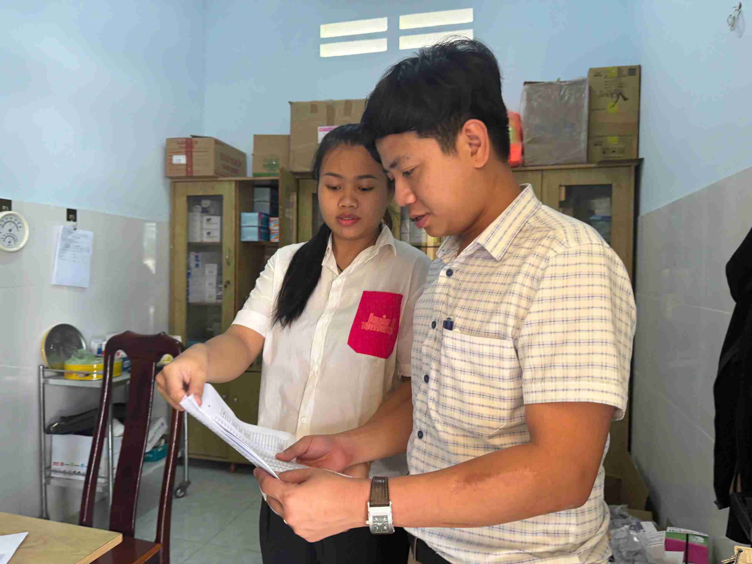 Commune health stations in remote areas of Dak Lak province need to be supplemented with personnel and supplies to take care of people's health. Photo: Bao Trung