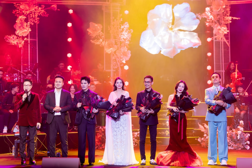 Vietnamese stars participate in the music night "Symphony of Love Season". Photo: Organizing Committee