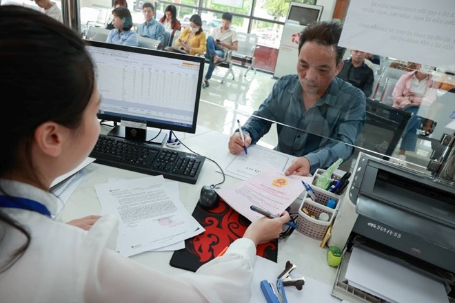 Trung tâm Phục vụ hành chính công cấp tỉnh, cấp xã thực hiện nhiệm vụ tiếp nhận, giải quyết thủ tục hành chính cho tổ chức, cá nhân. Ảnh: Hải Nguyễn.