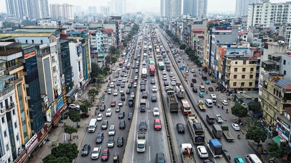 Phuong tien di chuyen tai duong vanh dai 3. Anh: Minh Duc