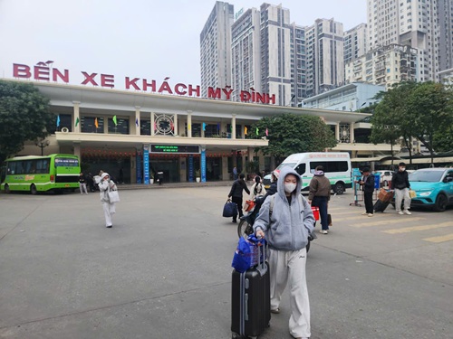 Nguoi dan tro lai thu do lam viec sau ky nghi Tet Duong lich 2026. Anh: Minh Hanh