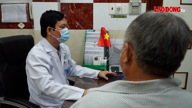 Many patients have to be treated for severe chronic skin diseases at the end of the year. Photo: Nguyen Ly