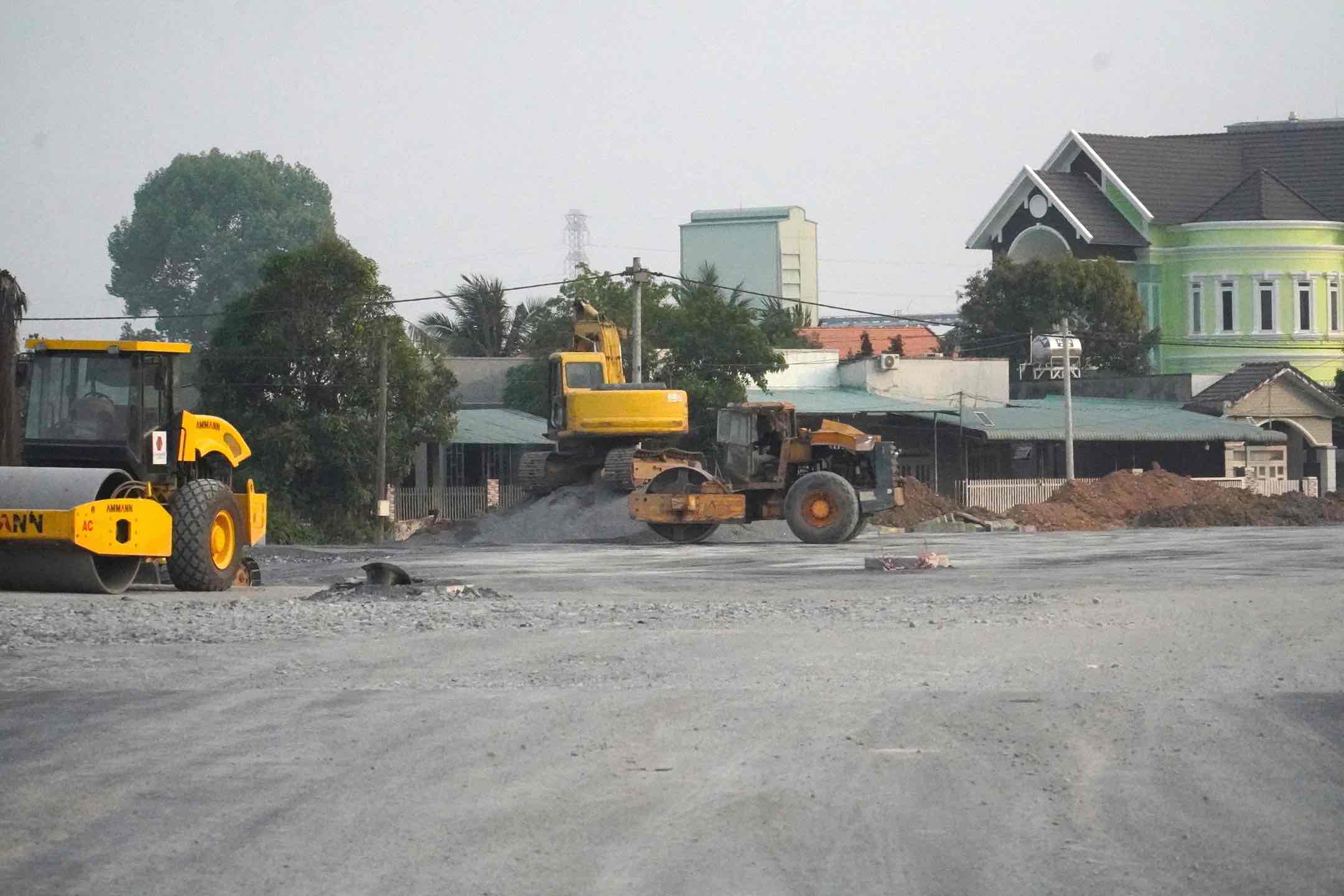 May moc trien khai thi cong doan chua Tinh Hoi. Anh: HAC