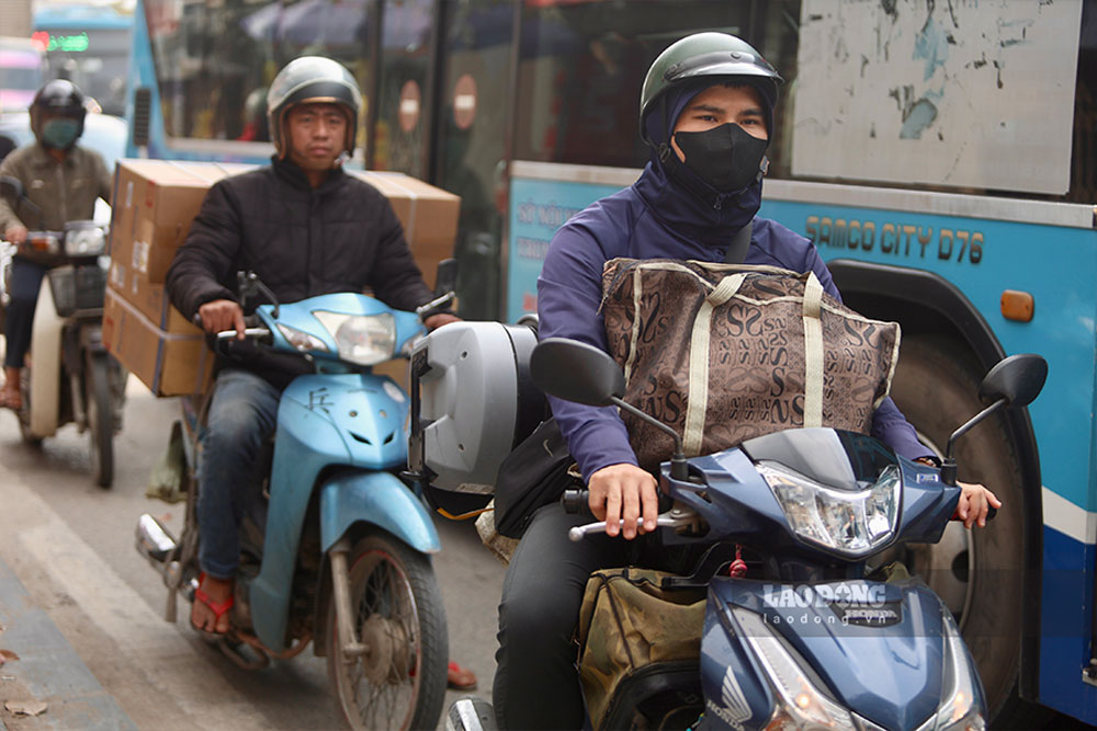 cho theo nhieu hanh li