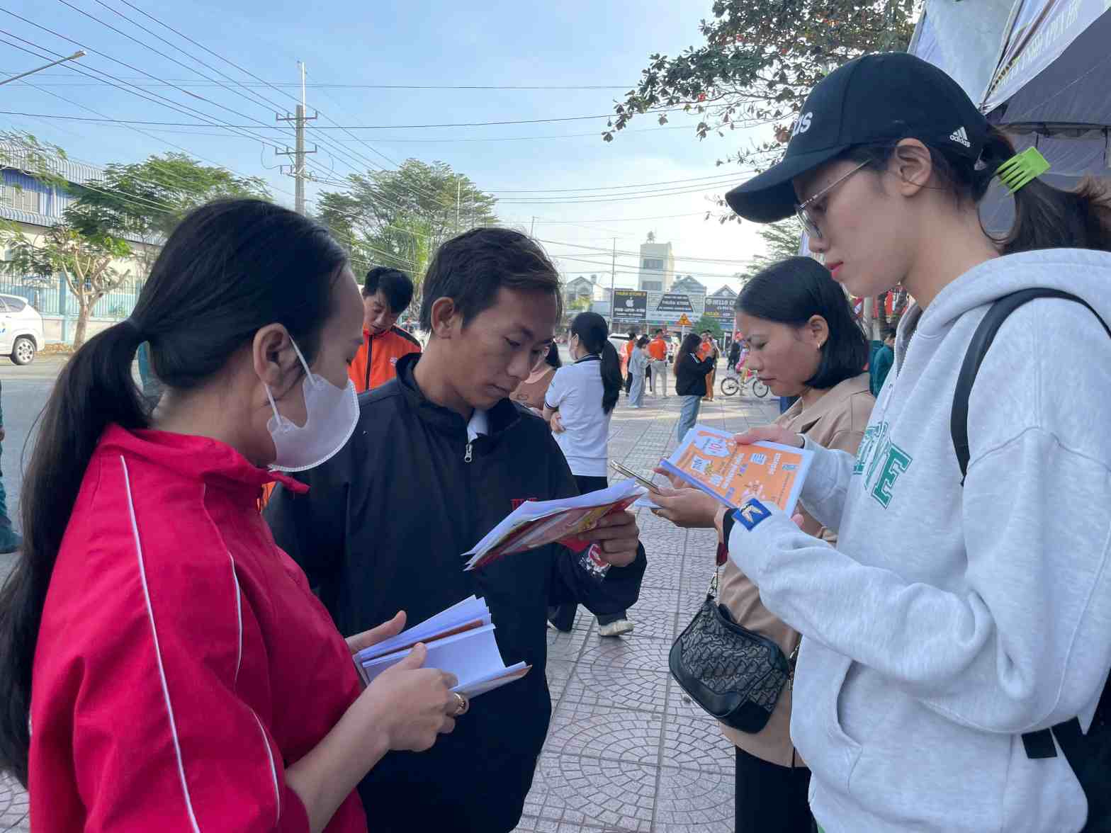 Job fair with over 10,000 job positions in Ho Chi Minh City. Photo: Dinh Trong