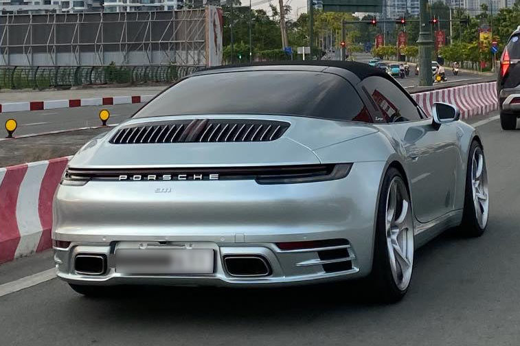 The 992 generation Porsche 911 Targa appeared with a new look at the beginning of 2026, attracting the attention of car enthusiasts. Photo: Nguyen Thanh Tai
