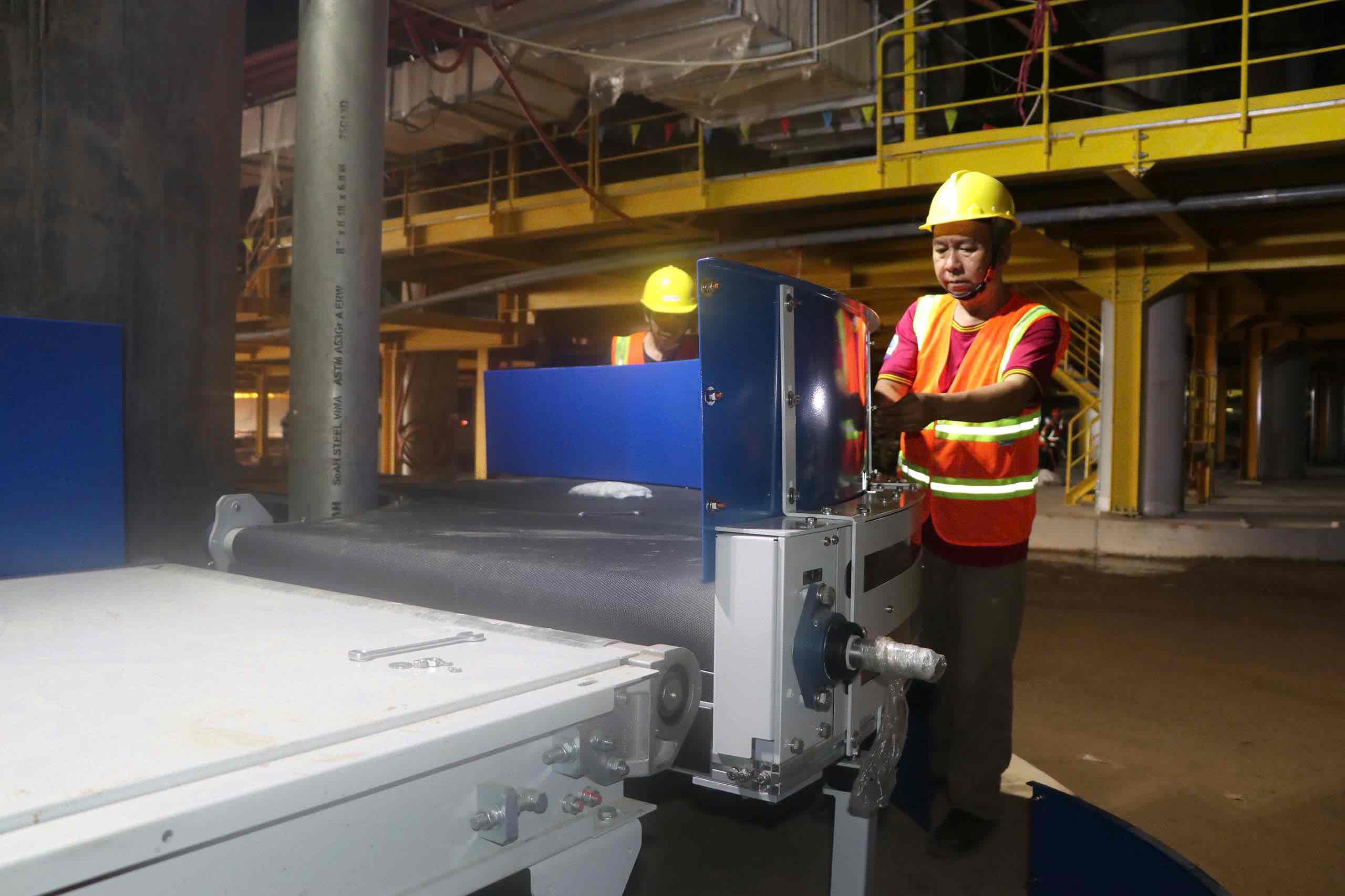 Lap dat bang chuyen hanh ly tai nha ga hanh khach san bay Long Thanh. Anh: HAC