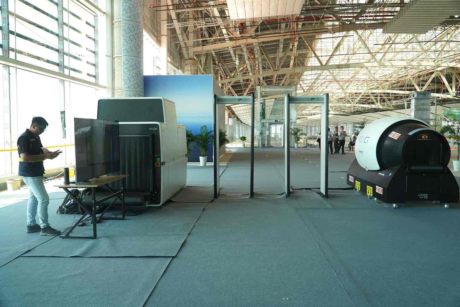 Thiet bi an ninh tai san bay Long Thanh. Anh: HAC