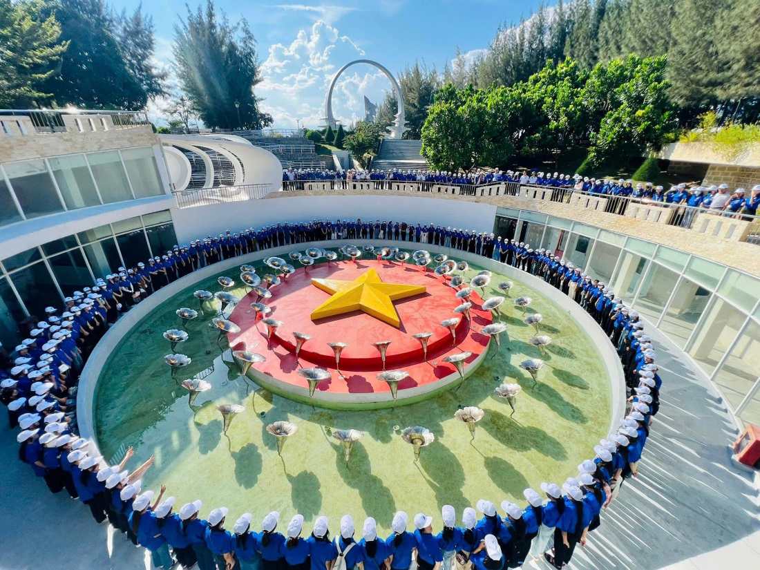 Many activities to return to the source for union members, youth, and workers are organized at the Gac Ma Soldiers Memorial Area. Photo: Tra My