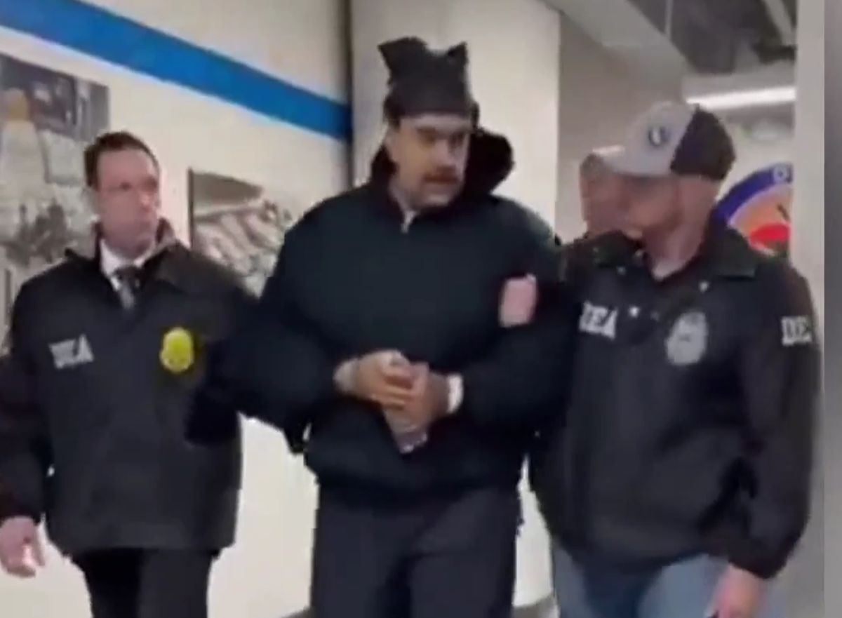 Venezuelan President handcuffed and escorted in New York. Photo cut from White House video